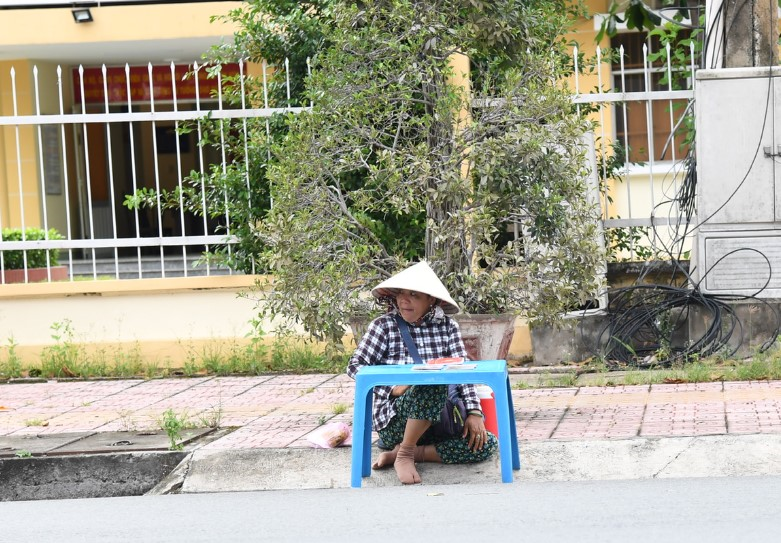 Xử lý nghiêm hành vi lừa đảo người bán vé số